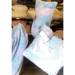 NEW - Aviva Stanoff 3pc set (2 pillows/throw) cloud design